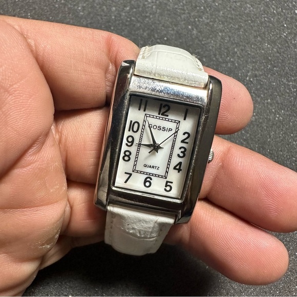 GOSSIP GSP172B Women's Watch Silver Tone White Leather Band NEW BATTERY Working - Picture 1 of 8